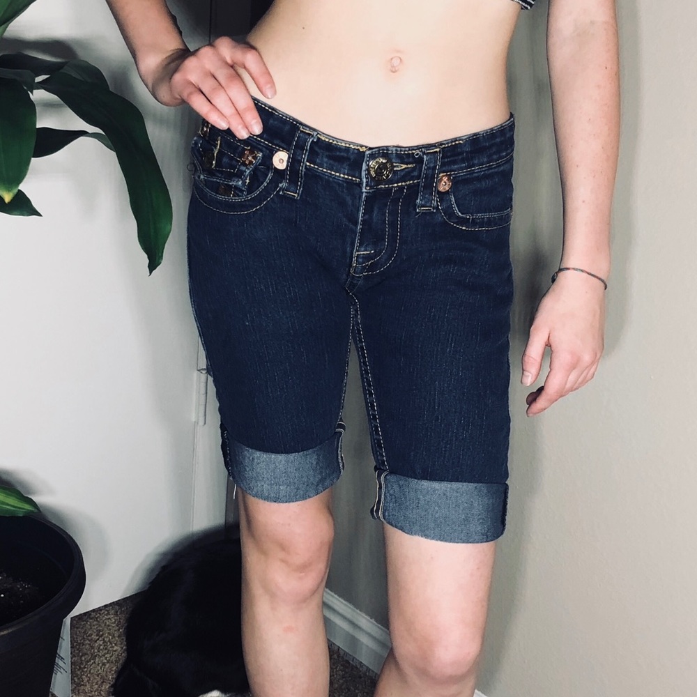 ❗️True Religion Jean shorts | gold Butt pocket